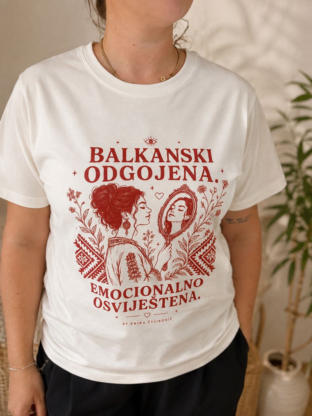 Balkanski Odgojena T-Shirt | Emina